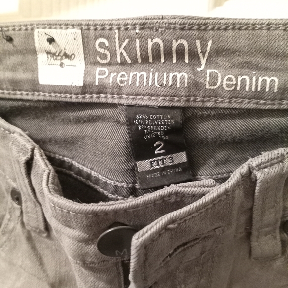 X - Picture 11 of 16